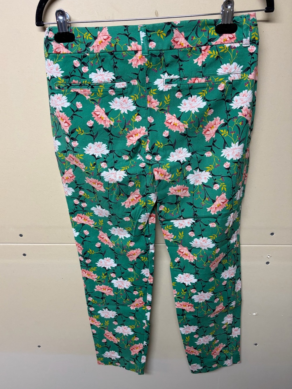 2/$30⚡️- PANTS | Women’s Old Navy Pixie mid rise pants size 6 - Picture 2 of 6